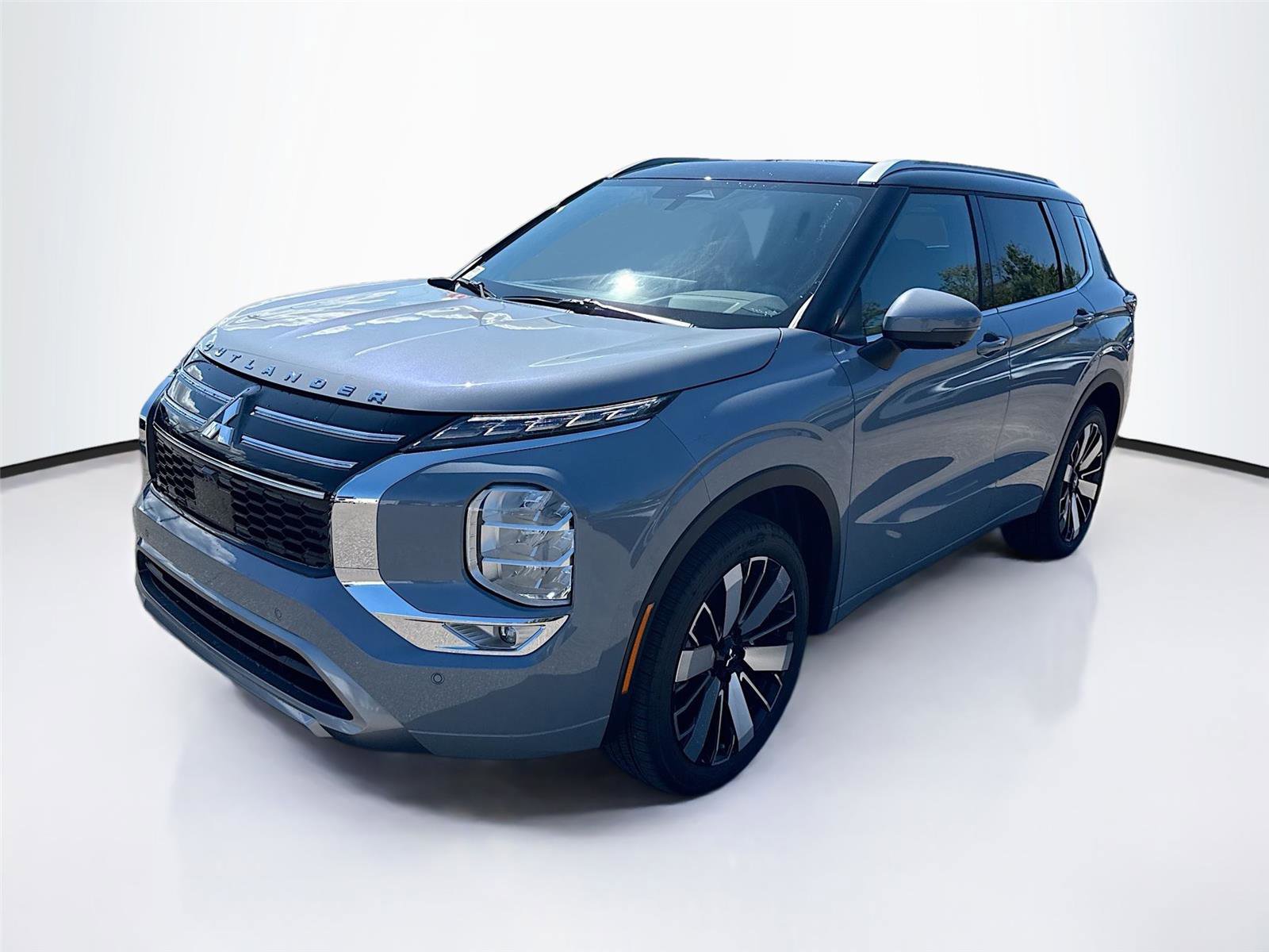 New 2025 Mitsubishi Outlander SEL image 3