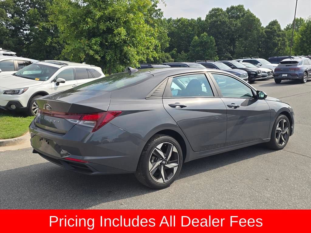 Used 2023 Hyundai Elantra SEL w/ Convenience Package FWD image 3
