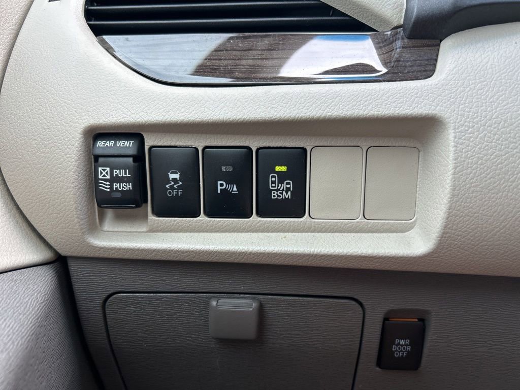 Used 2017 Toyota Sienna XLE w/ XLE Navigation Package image 32