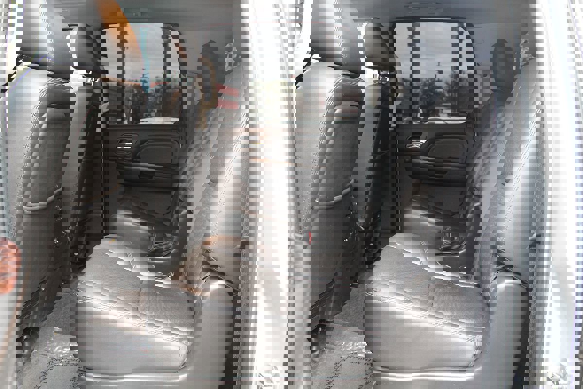 Used 2014 GMC Yukon XL Denali image 26