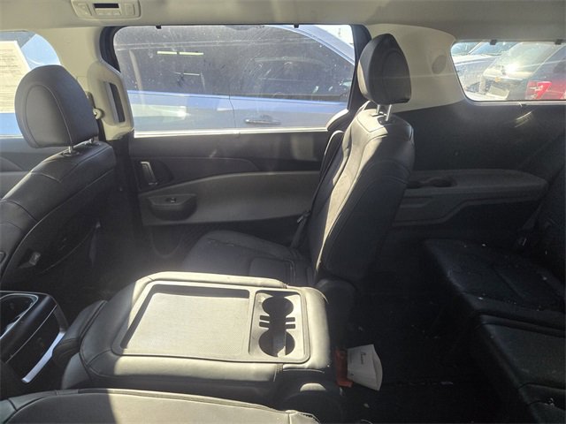 Used 2025 Kia Carnival EX image 7