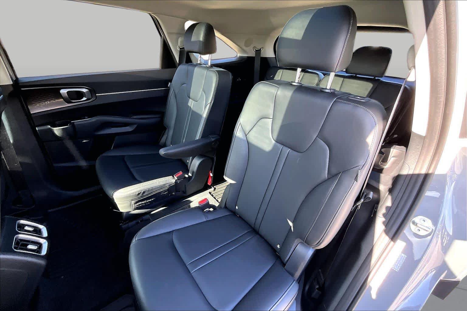 Certified 2026 Kia Sorento EX w/ EX Premium Package FWD image 18