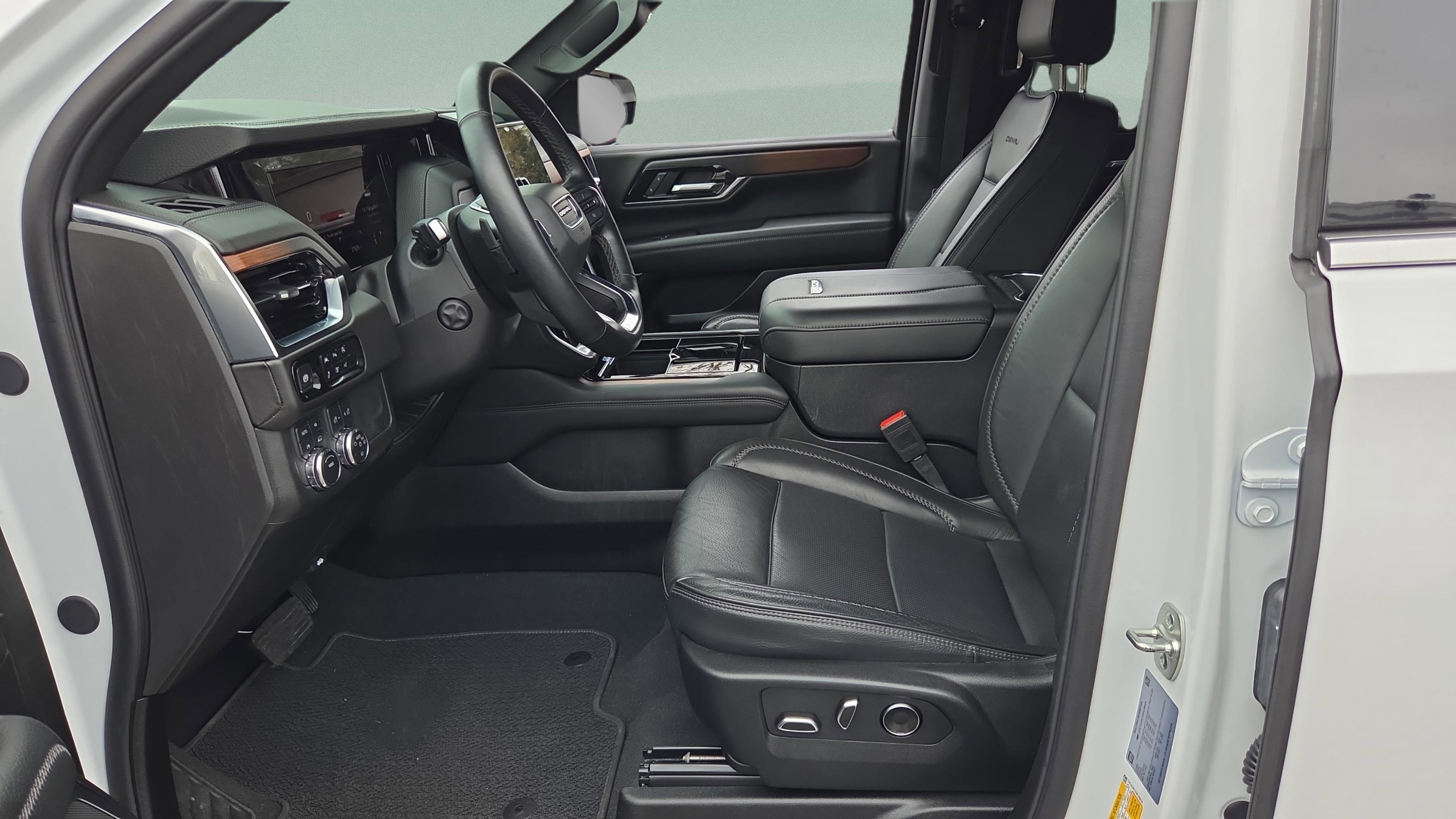 Used 2025 GMC Yukon Denali image 12