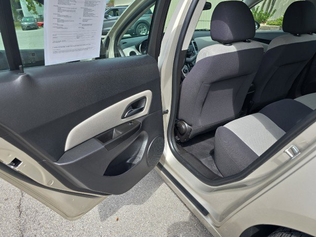 Used 2014 Chevrolet Cruze LS image 25