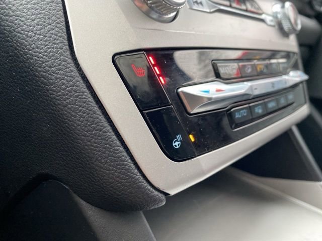 Used 2022 Ford Explorer XLT w/ Equipment Group 202A image 4