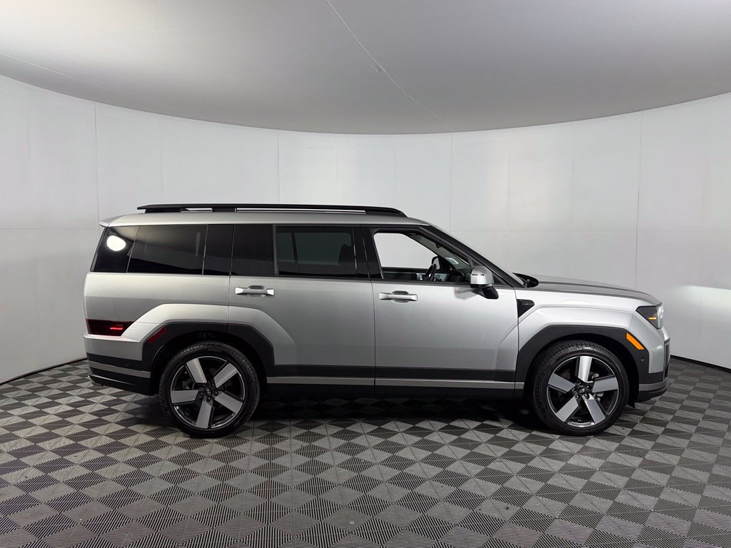 Used 2024 Hyundai Santa Fe Limited FWD image 7