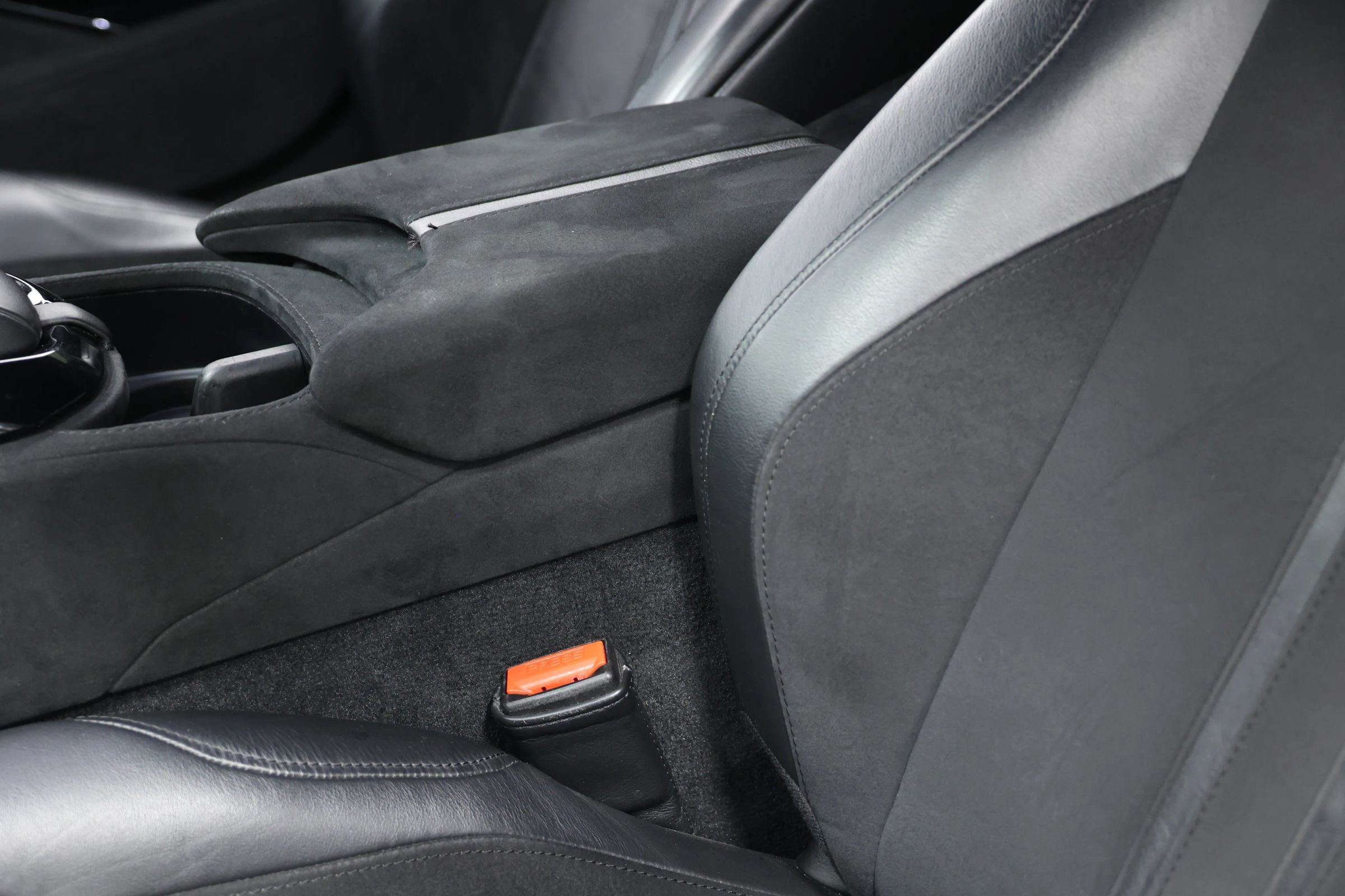 Used 2020 Aston Martin V8 Vantage Coupe RWD image 18