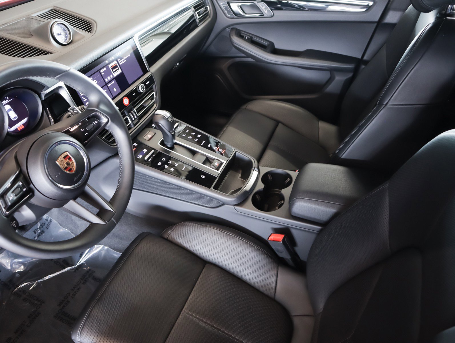 Used 2025 Porsche Macan image 16