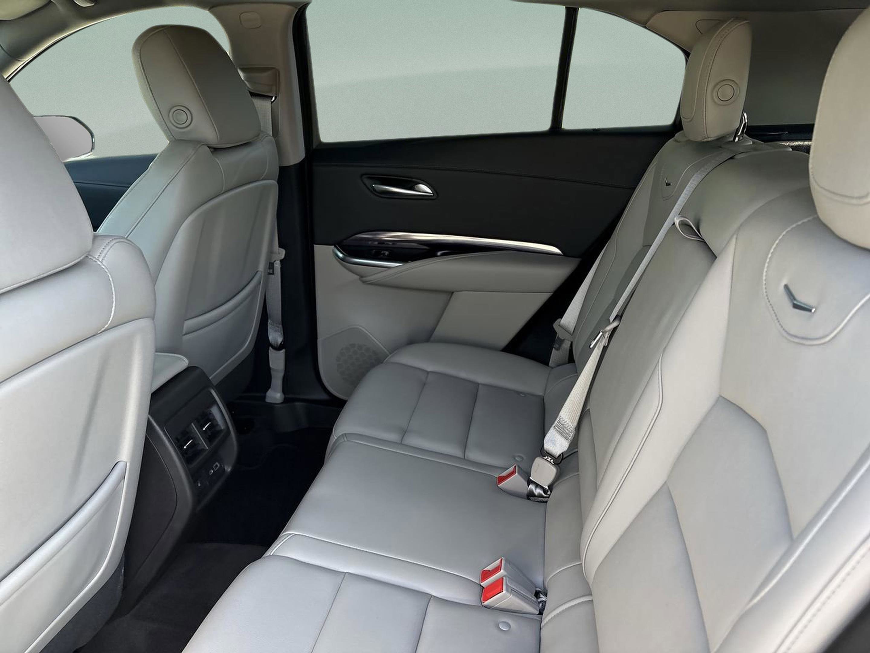 Used 2022 Cadillac XT4 Luxury AWD/4WD image 18
