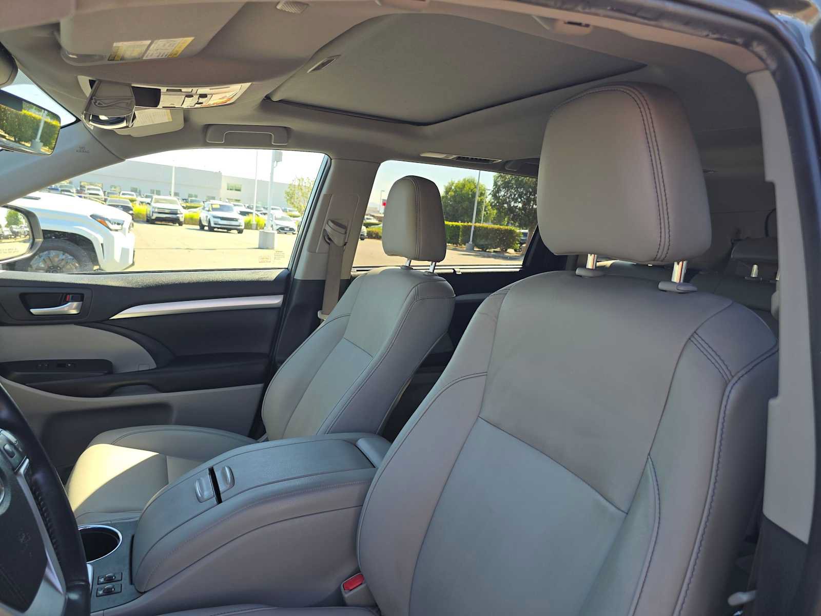 Certified 2019 Toyota Highlander XLE w/ Carpet Mat Package (TMS) AWD/4WD image 23