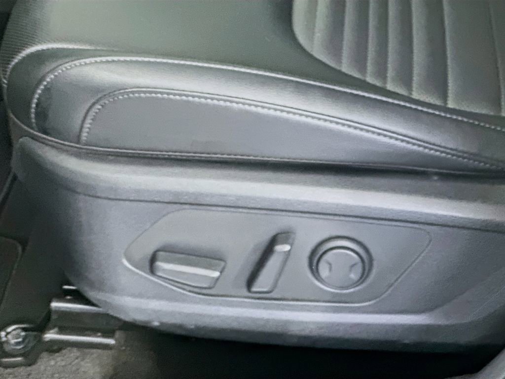 Used 2025 Kia Sportage SX image 22