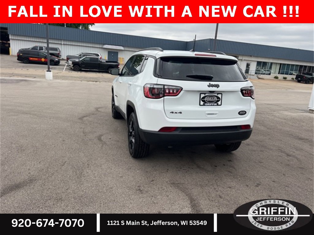 New 2025 Jeep Compass Latitude w/ Sun & Sound Group image 10