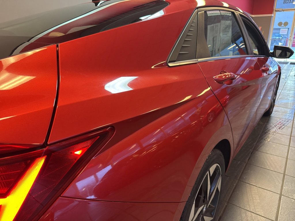 Used 2021 Hyundai Elantra Limited image 15