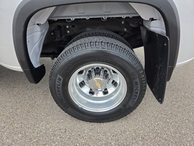 Used 2024 Chevrolet Silverado 3500 High Country w/ Technology Package AWD/4WD image 23