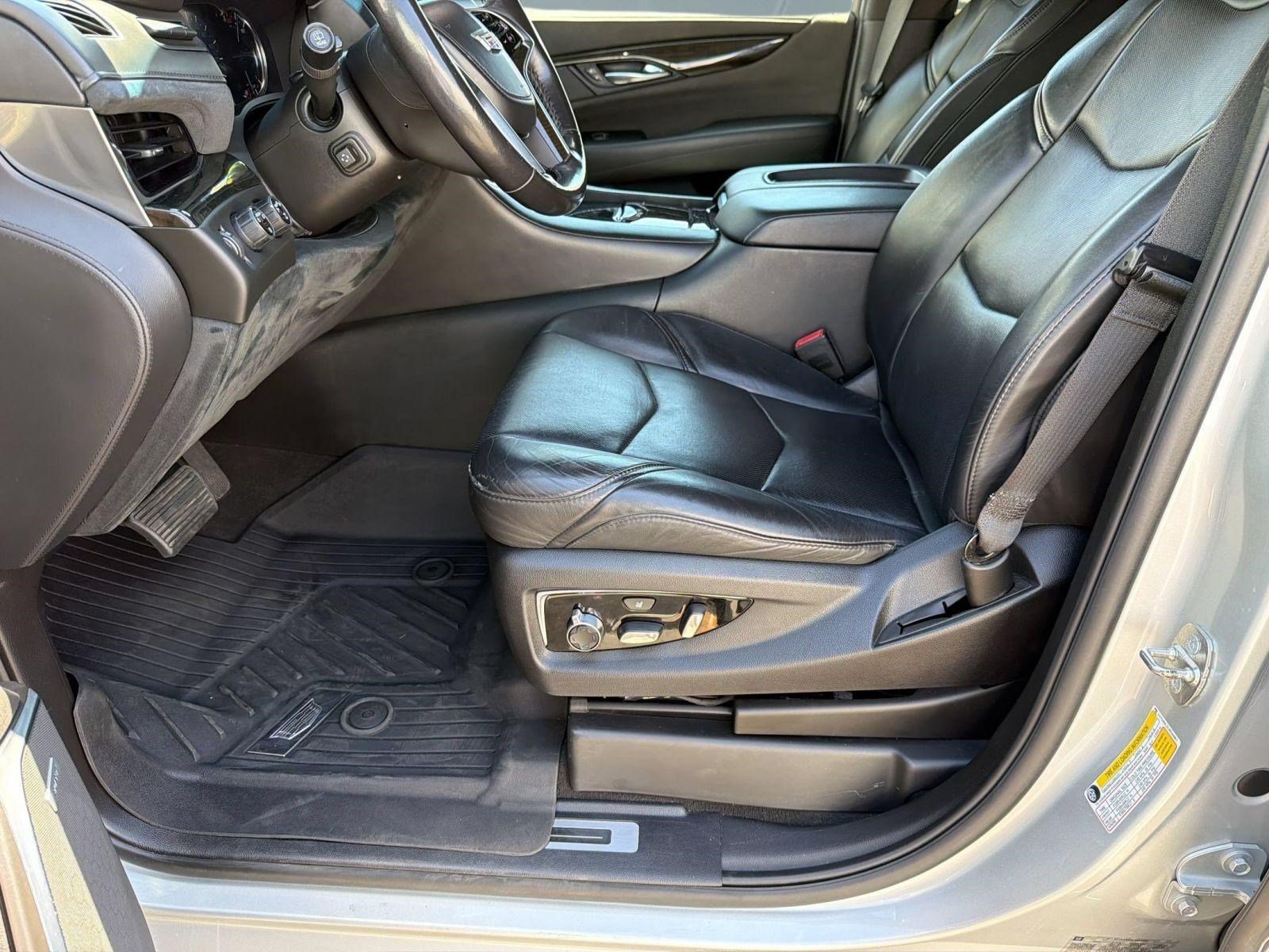 Used 2018 Cadillac Escalade Platinum AWD/4WD image 4