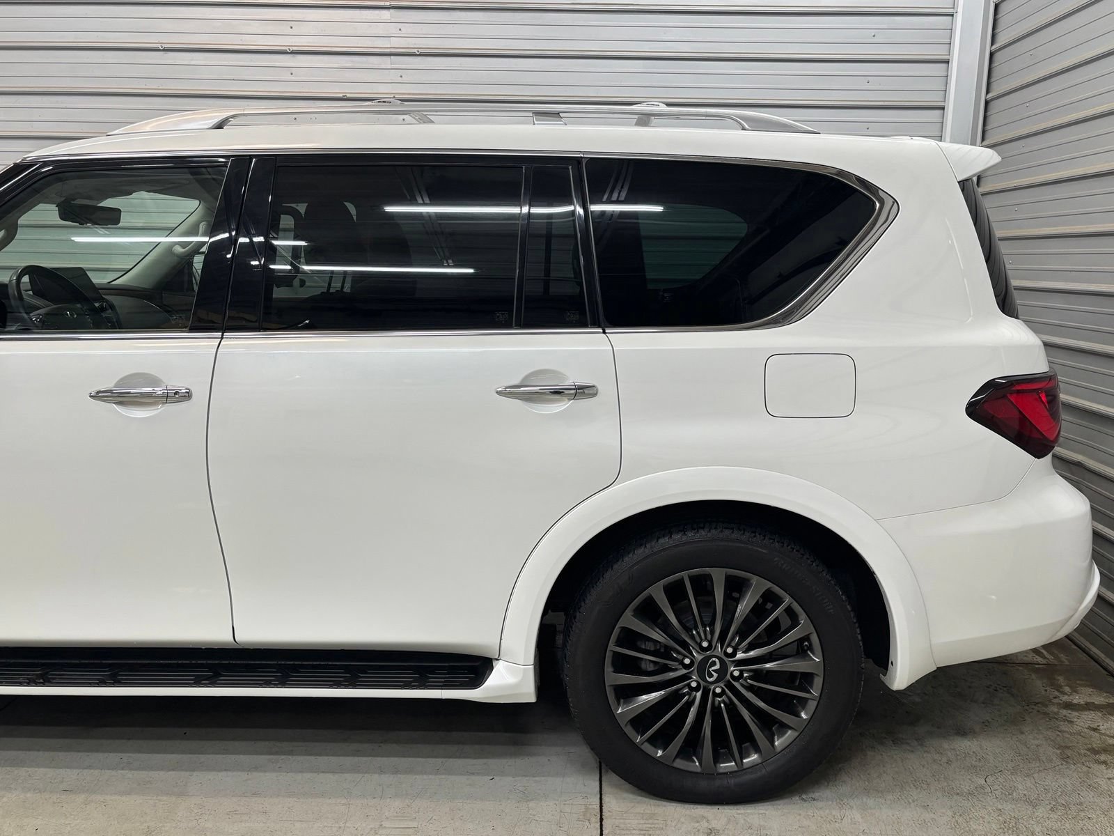 Used 2023 INFINITI QX80 Premium Select w/ Cargo Package AWD/4WD image 5