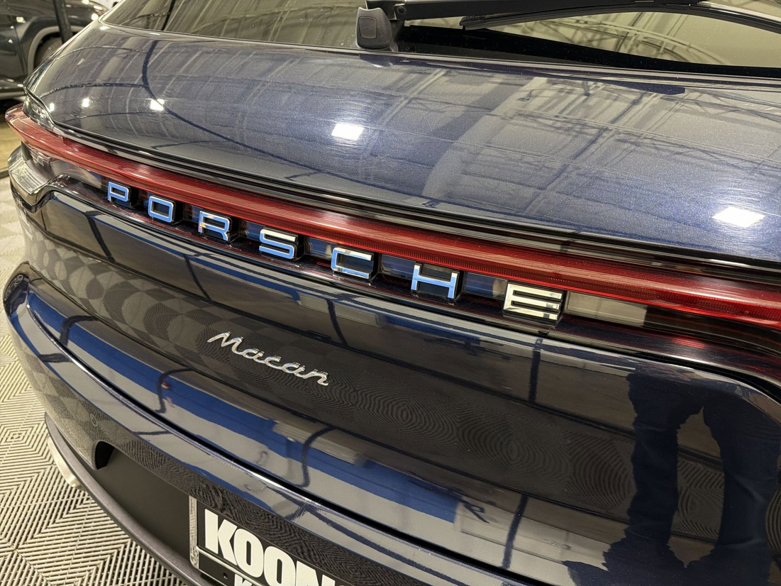 Used 2021 Porsche Macan AWD/4WD image 21