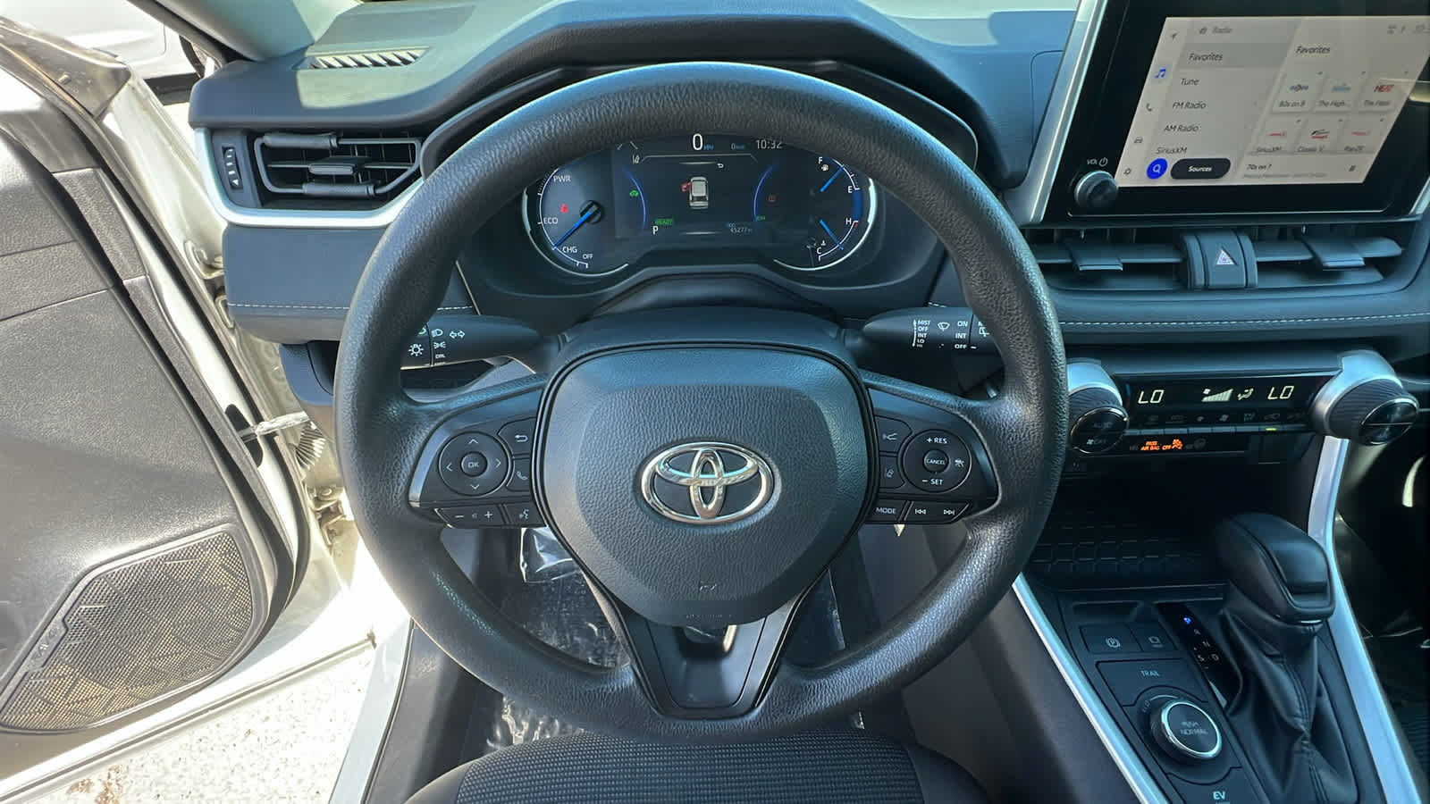 Used 2024 Toyota RAV4 LE AWD/4WD image 18