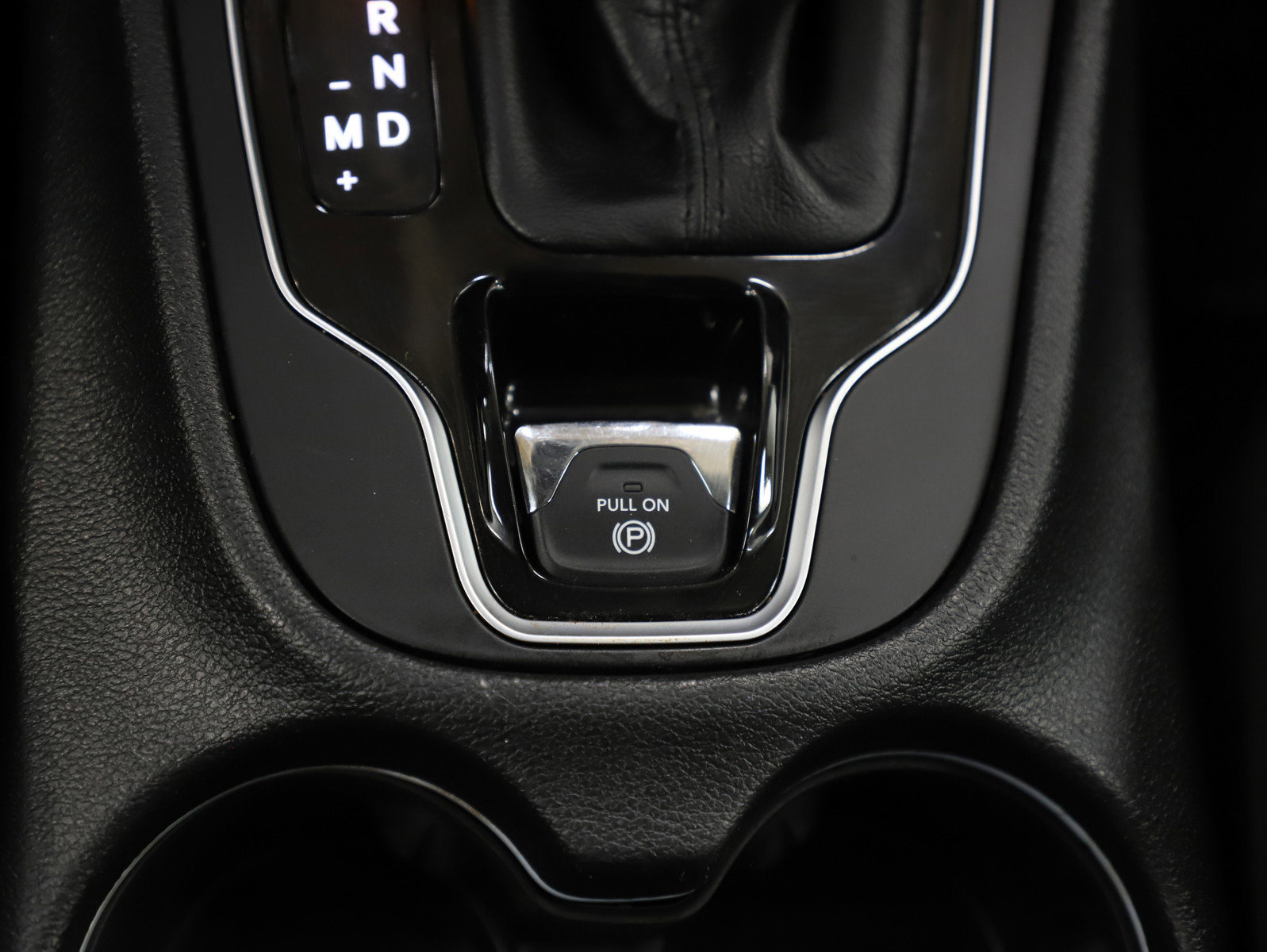 Used 2019 Jeep Cherokee Limited image 26