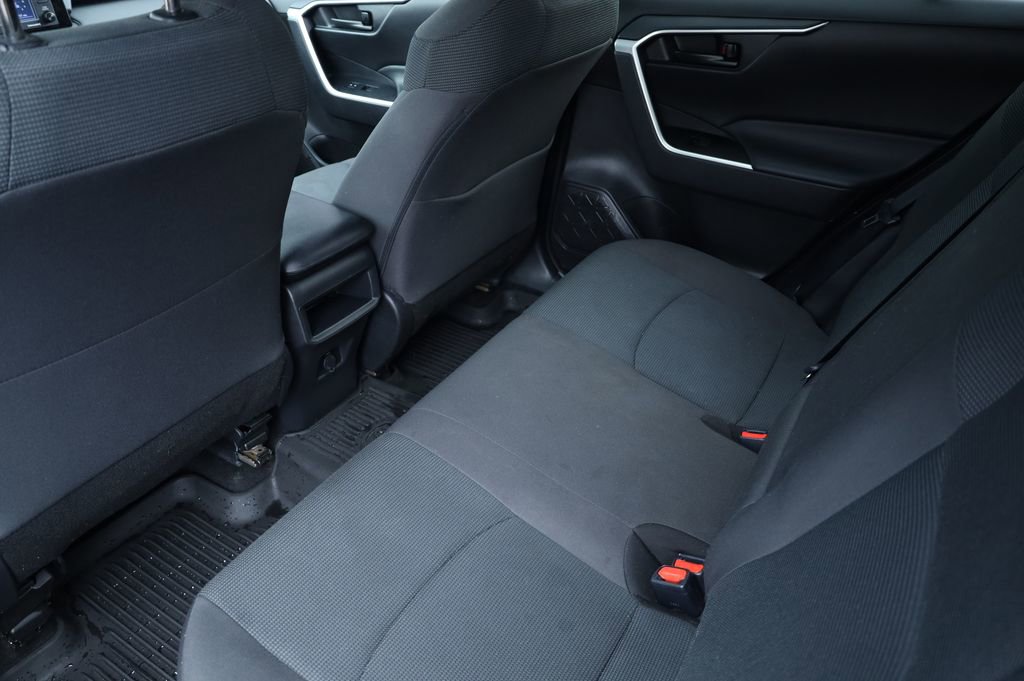 Used 2021 Toyota RAV4 LE image 23