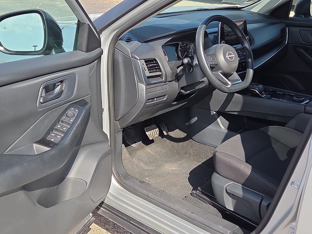 Used 2024 Nissan Rogue S AWD/4WD image 21