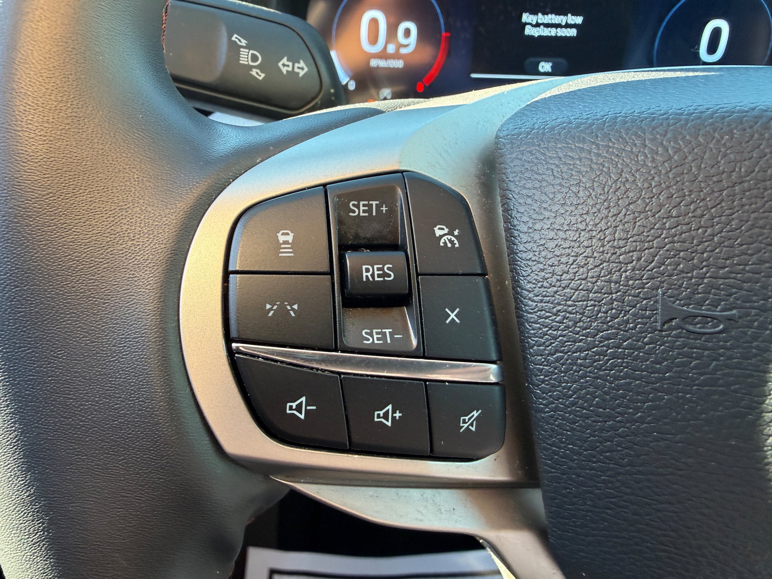 Used 2025 Ford Explorer Active AWD/4WD image 17