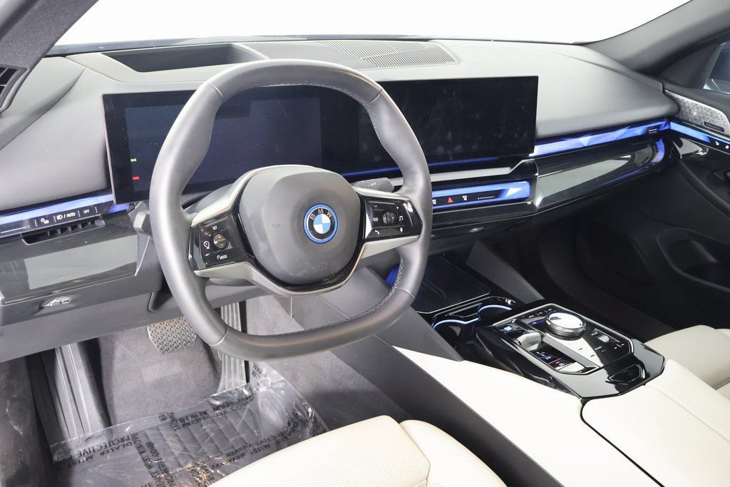 Used 2024 BMW i5 eDrive40i w/ Premium Package RWD image 7
