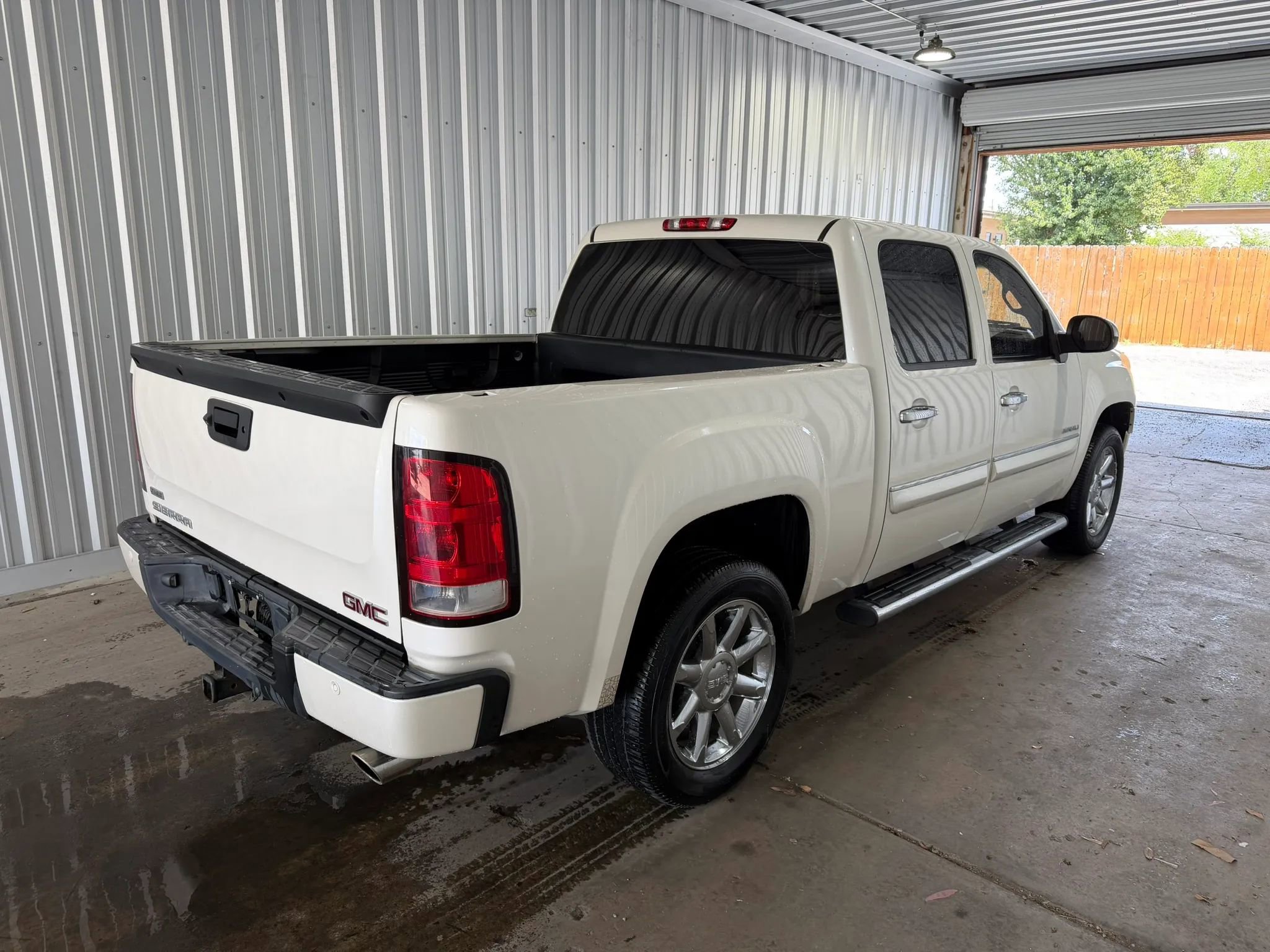 Used 2010 GMC Sierra 1500 Denali image 5