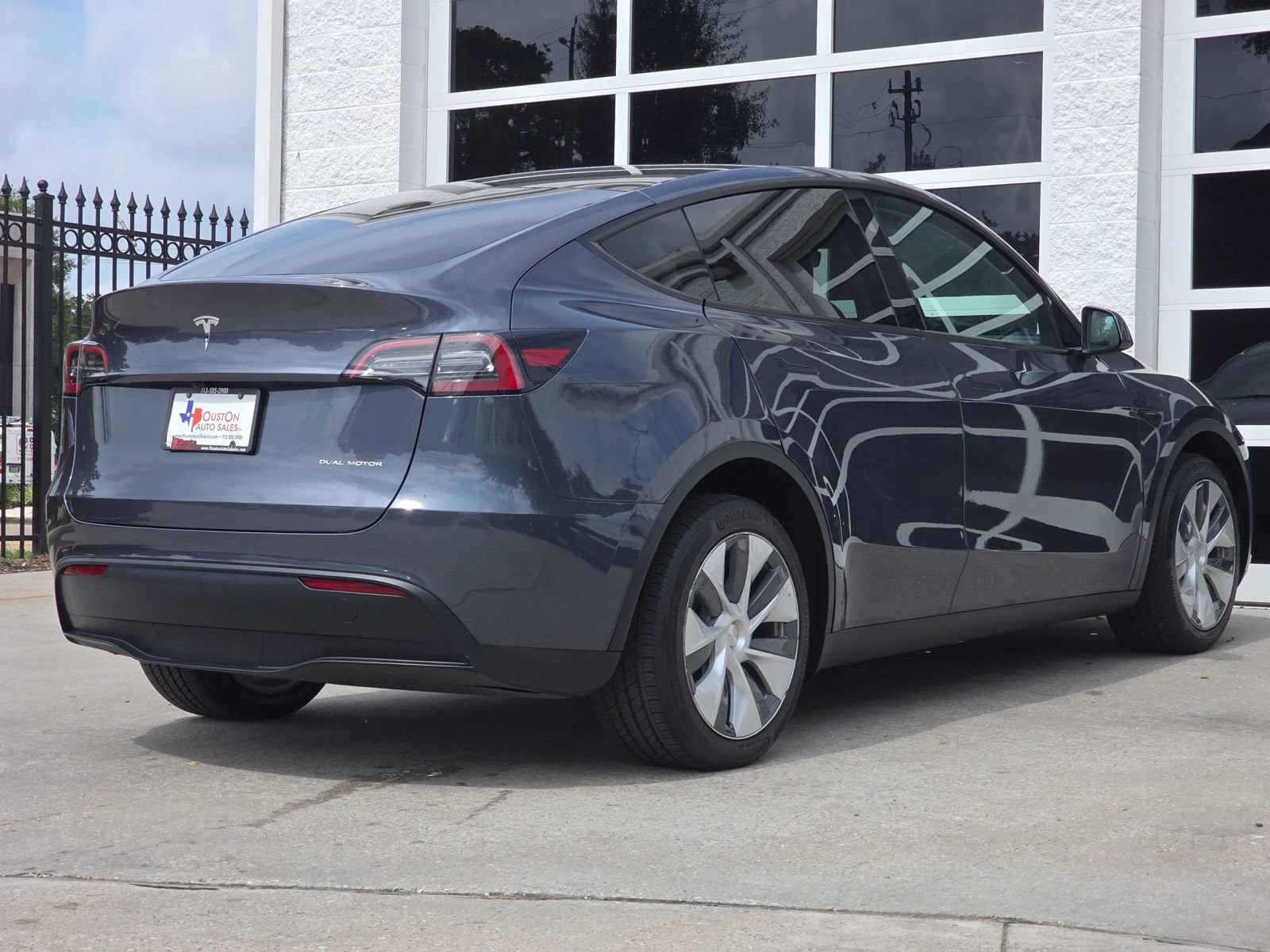 Used 2023 Tesla Model Y Long Range AWD/4WD image 4