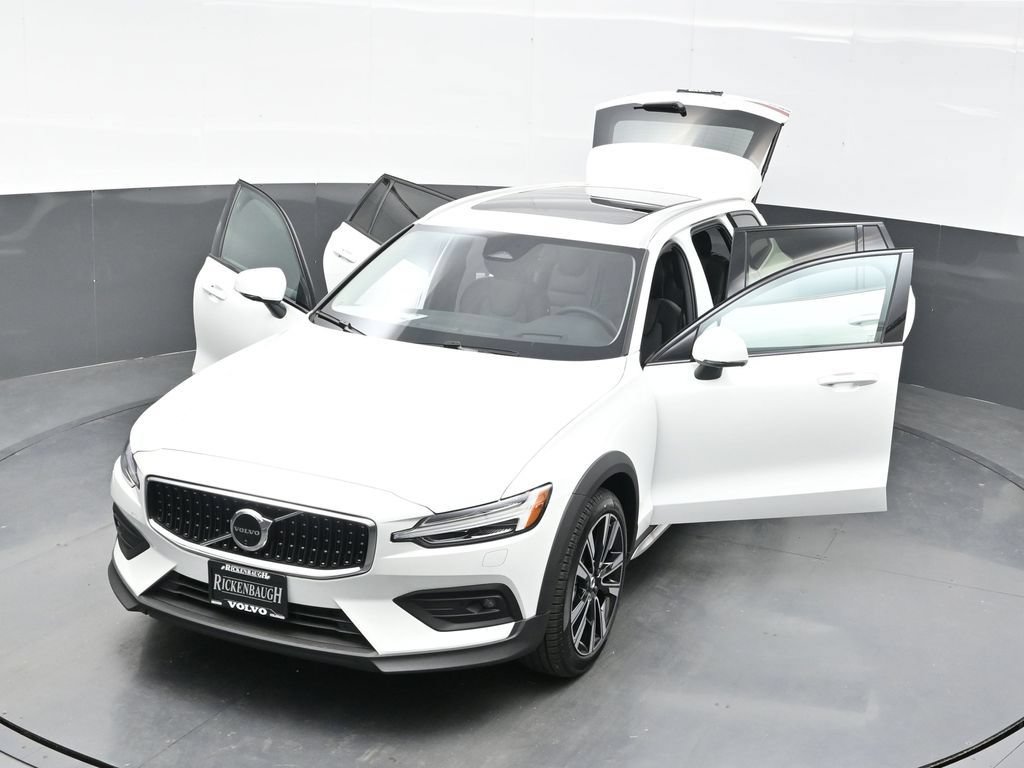 New 2026 Volvo V60 B5 Cross Country Ultra w/ Climate Package AWD/4WD image 41