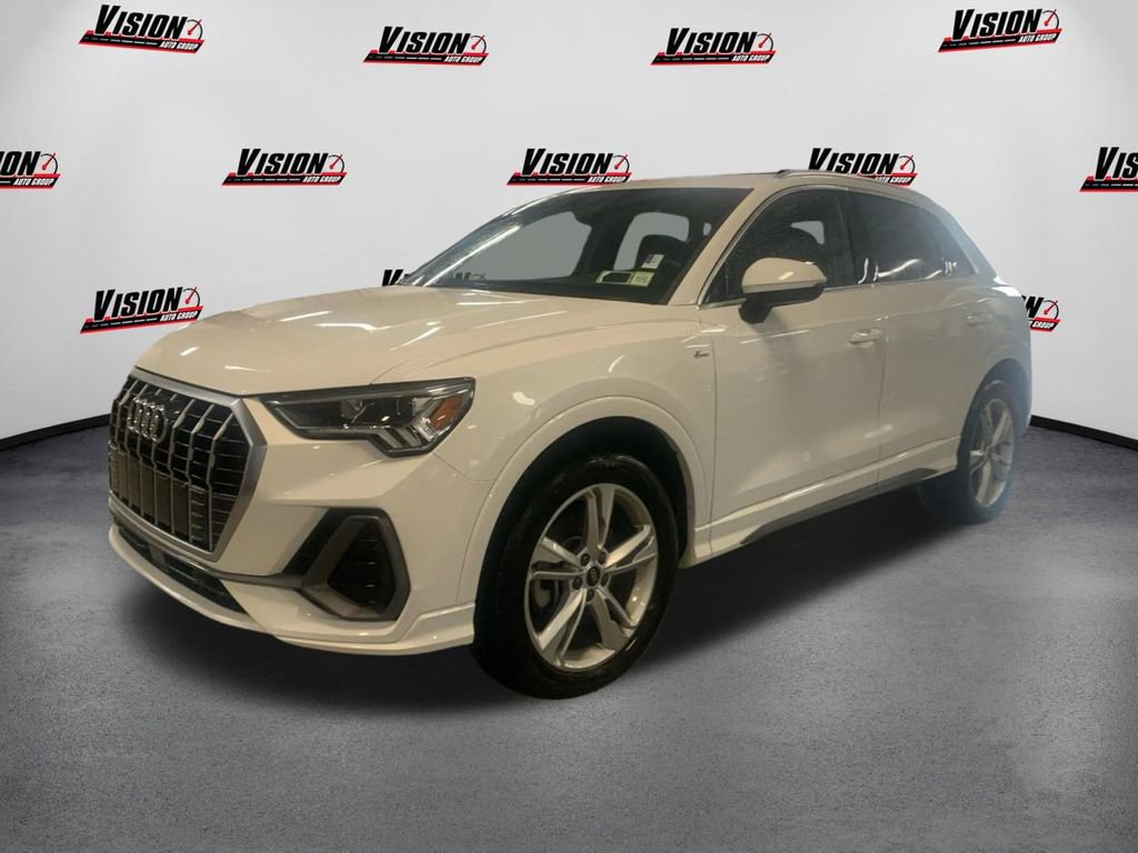 Used 2023 Audi Q3 2.0T Premium w/ Convenience Package image 1
