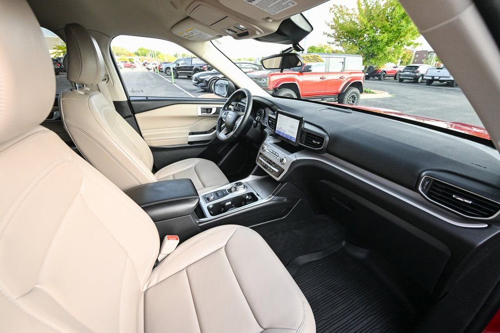 Certified 2023 Ford Explorer XLT w/ Equipment Group 202A image 25