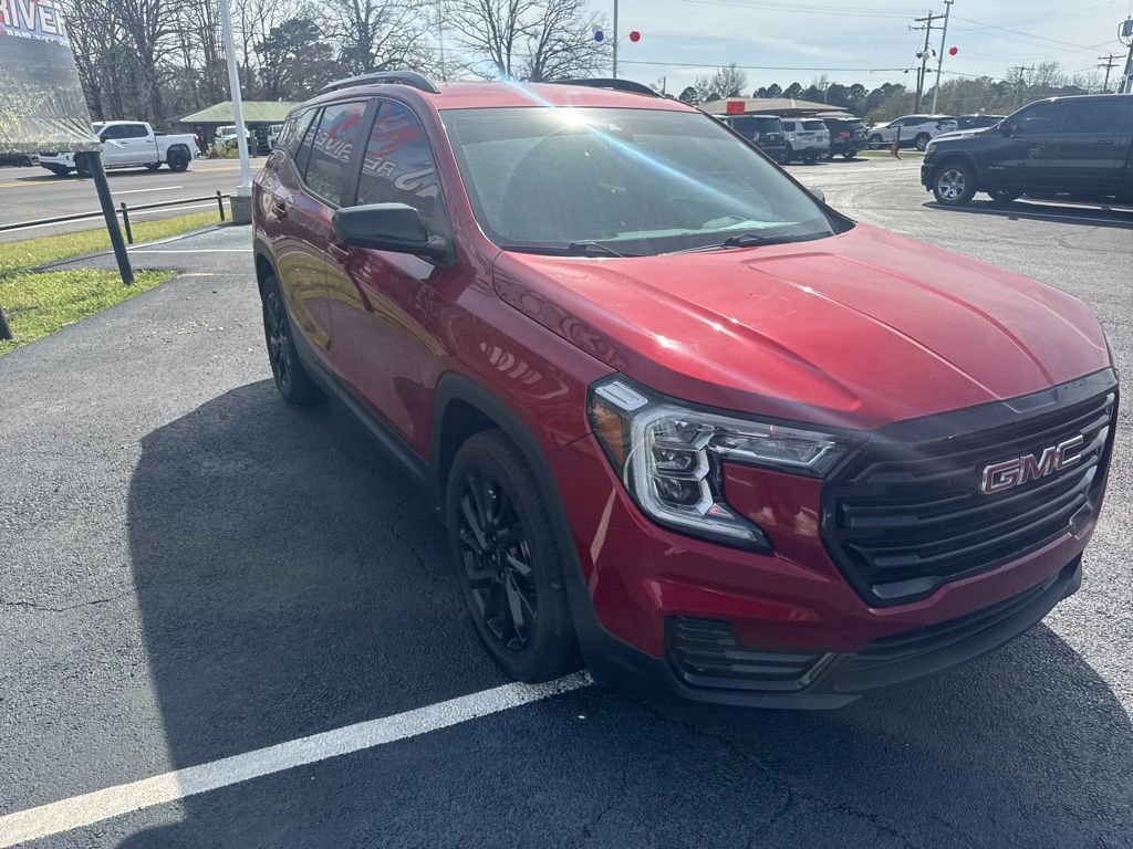 Used 2023 GMC Terrain SLE w/ Elevation Edition image 3