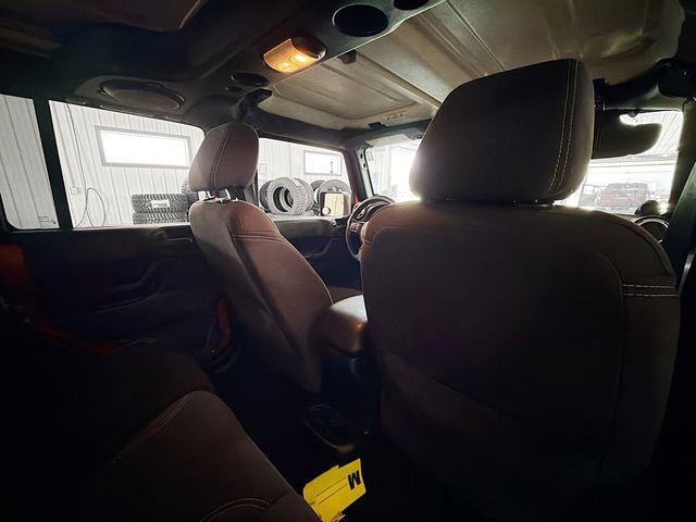 Used 2014 Jeep Wrangler Unlimited Sahara w/ Connectivity Group AWD/4WD image 11