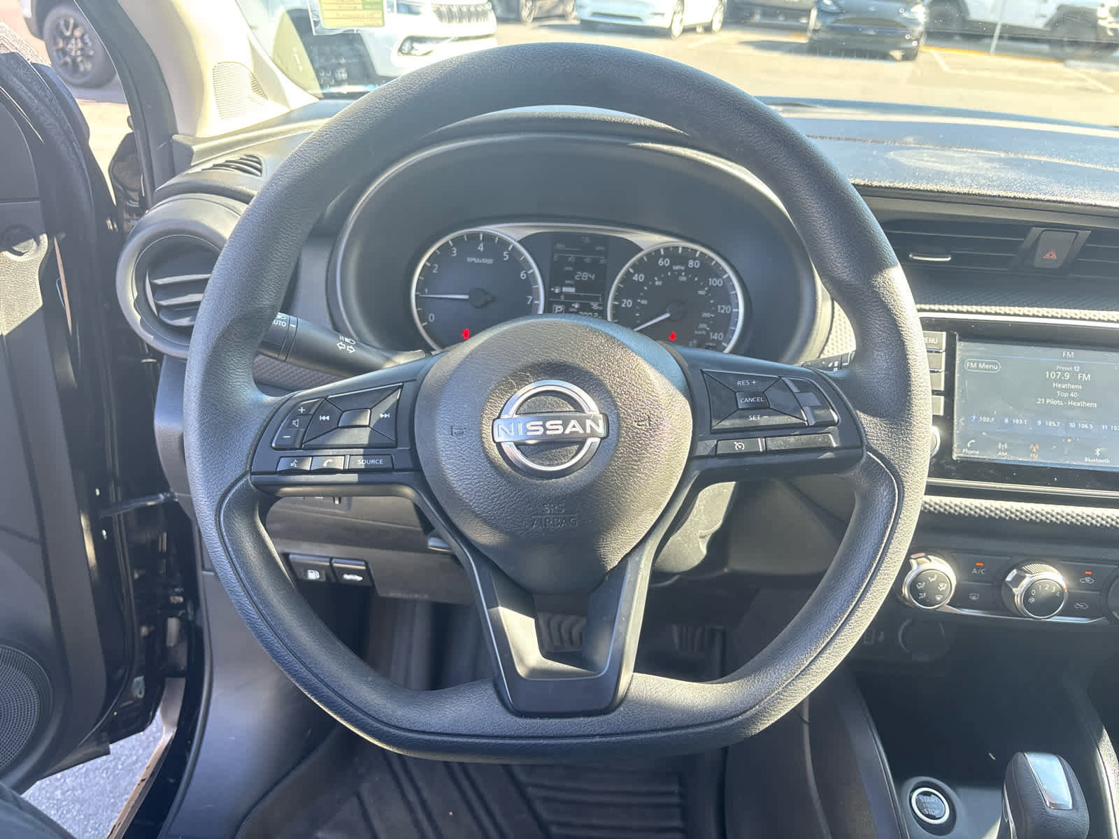 Used 2024 Nissan Kicks S image 9
