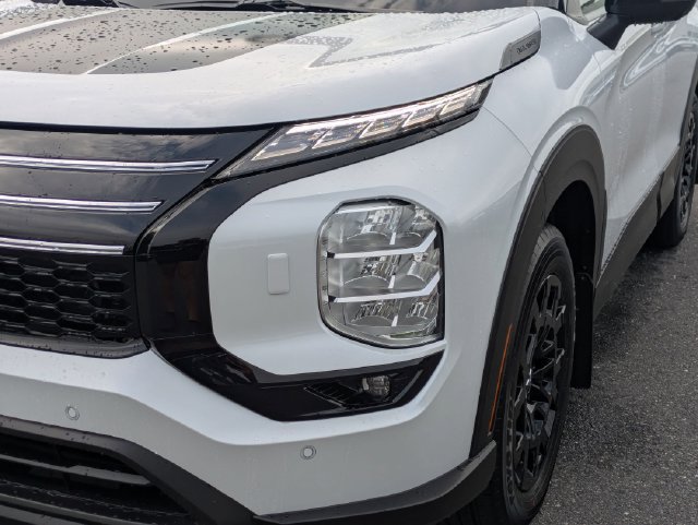 New 2025 Mitsubishi Outlander AWD image 9