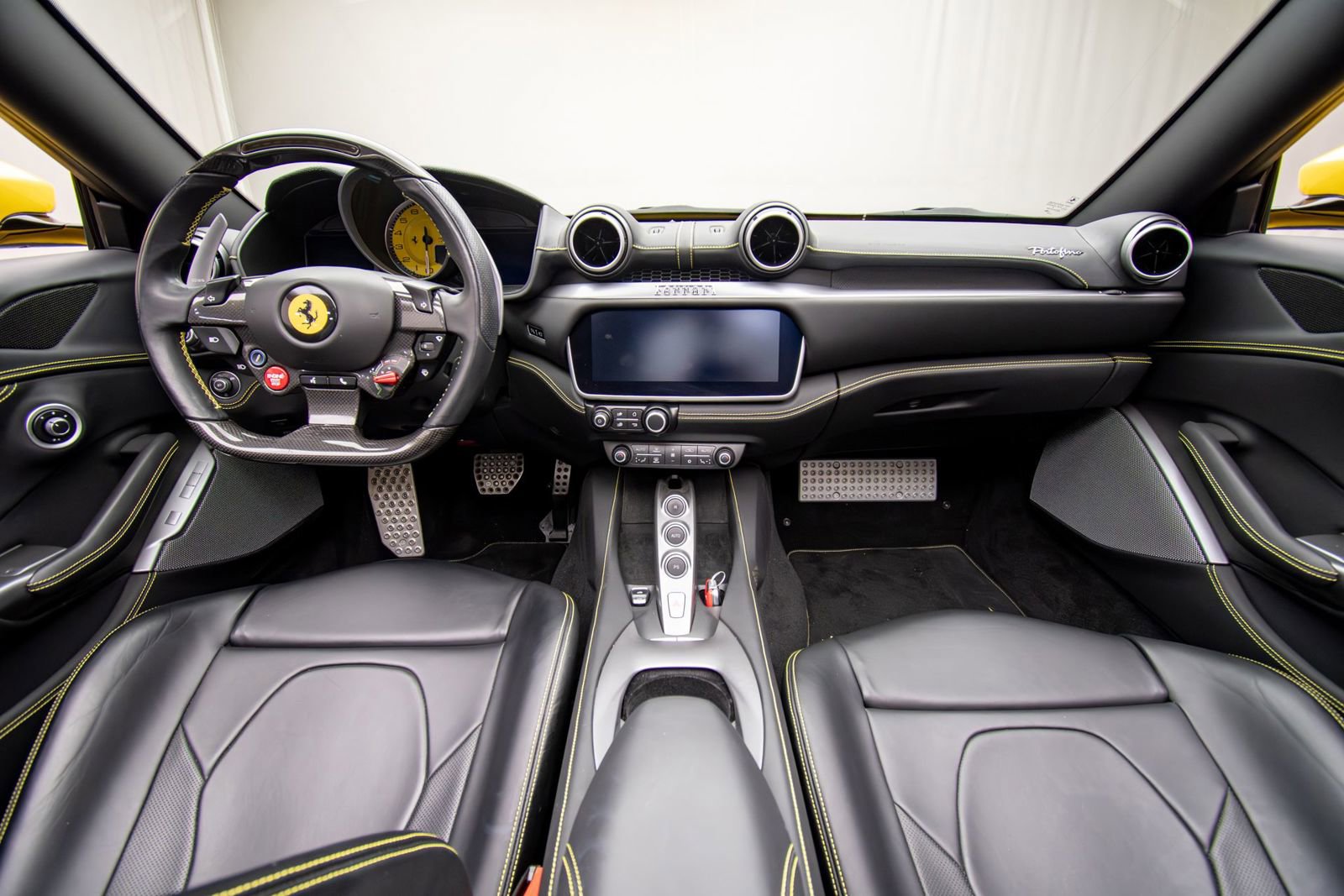 Used 2019 Ferrari Portofino RWD image 18