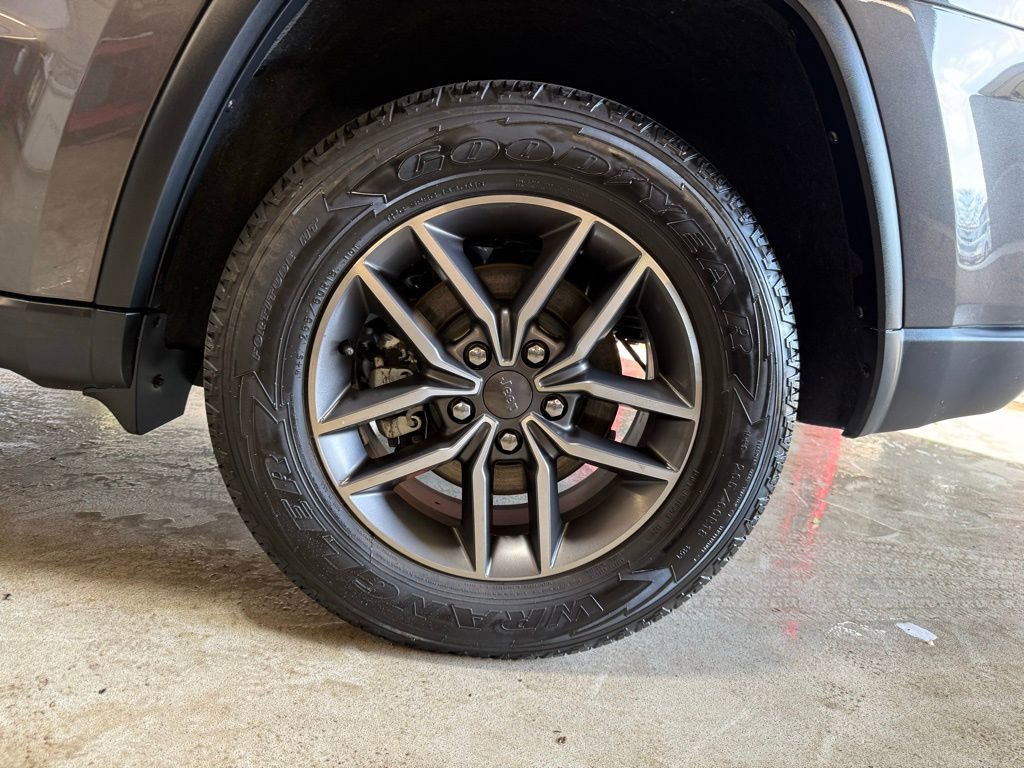 Used 2021 Jeep Grand Cherokee Limited AWD/4WD image 36