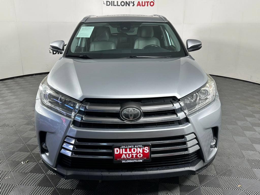 Used 2019 Toyota Highlander Limited w/ Carpet Mat Package (TMS) AWD/4WD image 11