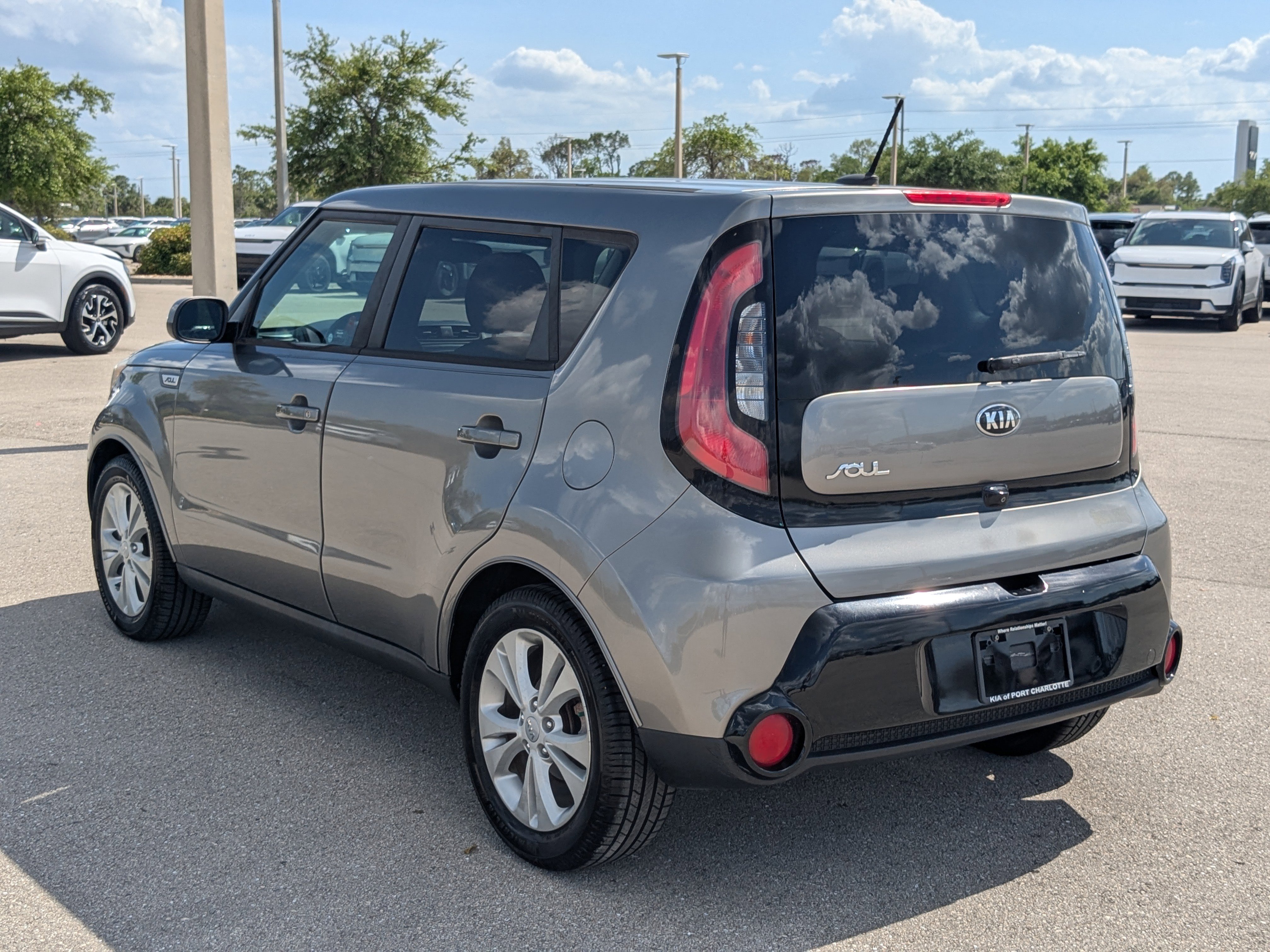 Used 2016 Kia Soul + image 7