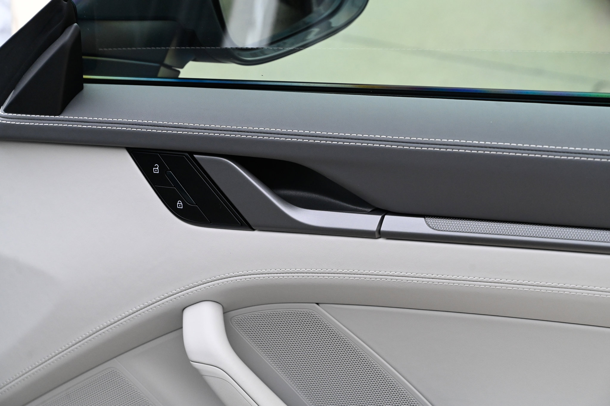 Used 2025 Porsche 911 Carrera image 44