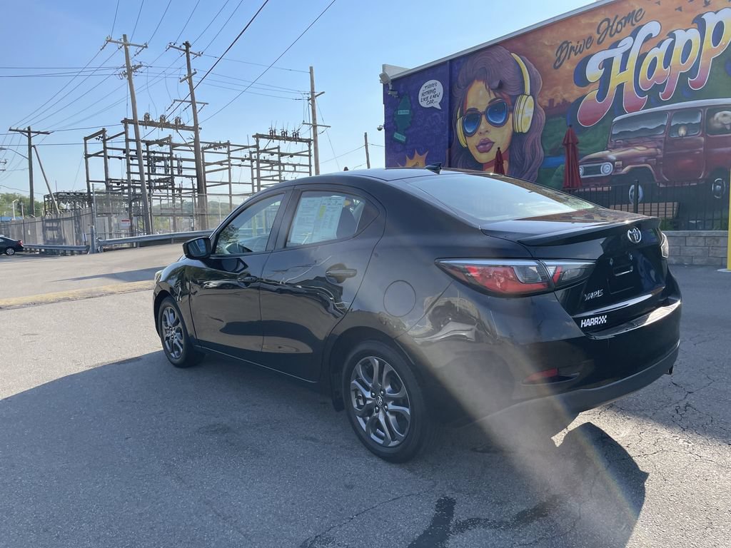 Used 2019 Toyota Yaris LE FWD image 3