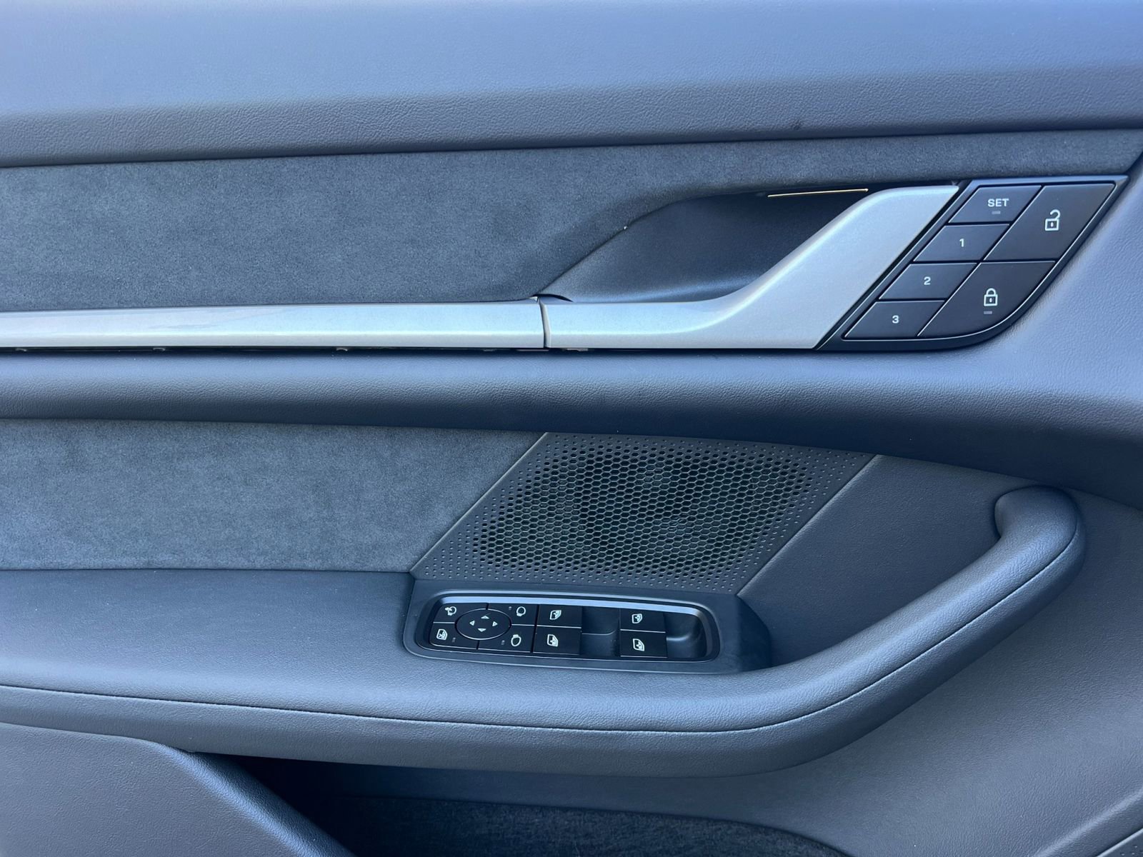 Certified 2025 Porsche Taycan Turbo GT image 12