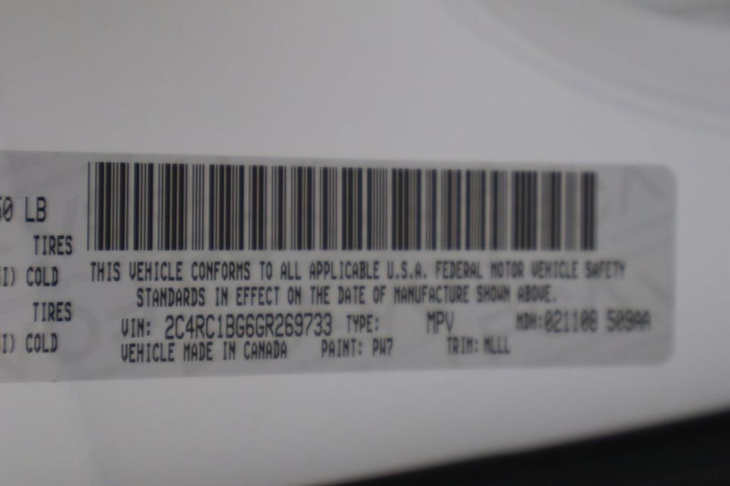 Used 2016 Chrysler Town & Country Touring w/ Driver Convenience Group image 35