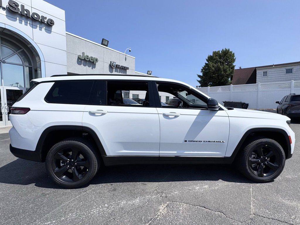 New 2025 Jeep Grand Cherokee L Limited w/ Black Appearance Package image 8