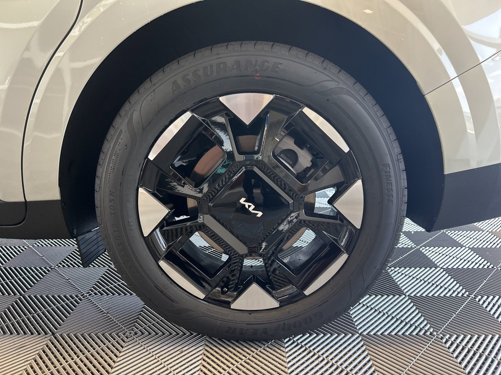 New 2026 Kia Carnival EX image 8