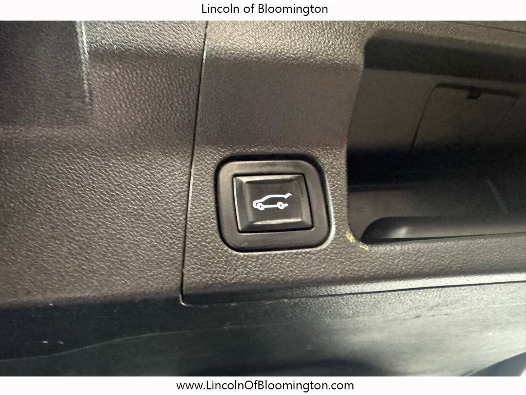 Used 2017 GMC Acadia SLE w/ Driver Alert Package I AWD/4WD image 29