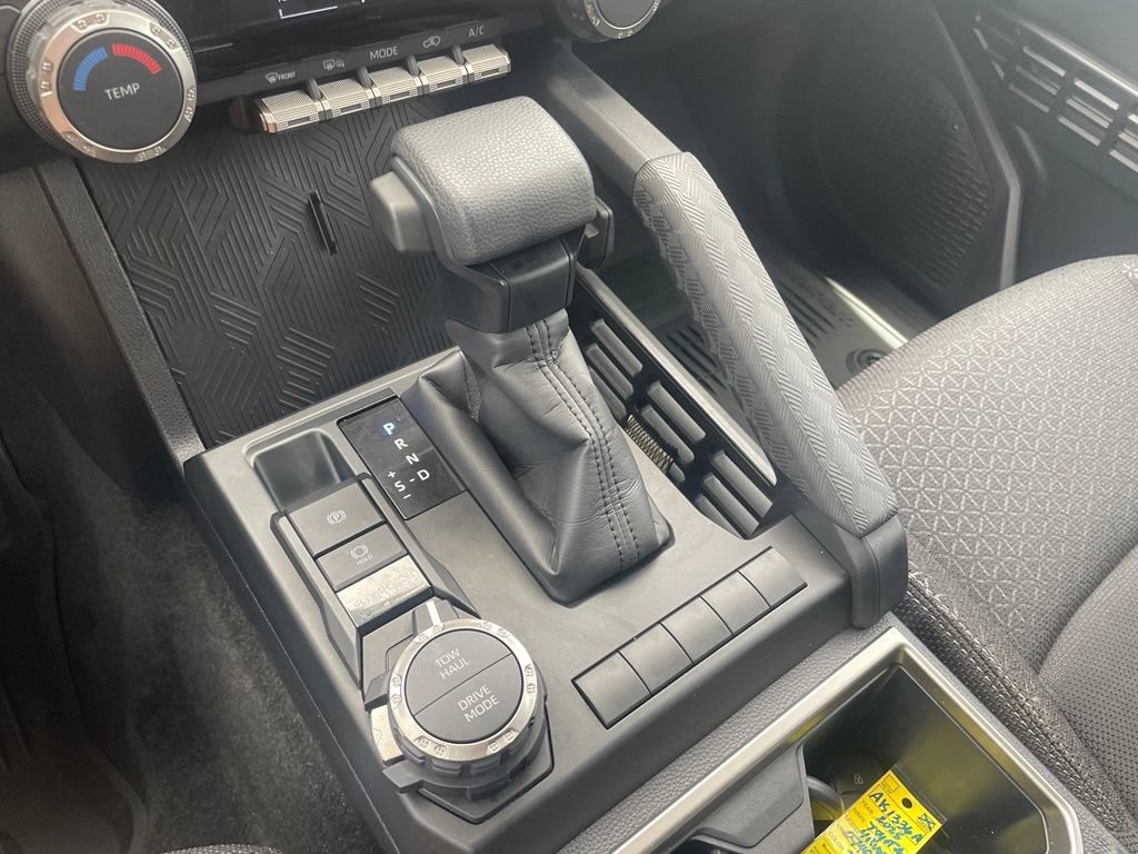 Used 2025 Toyota 4Runner SR5 AWD/4WD image 18