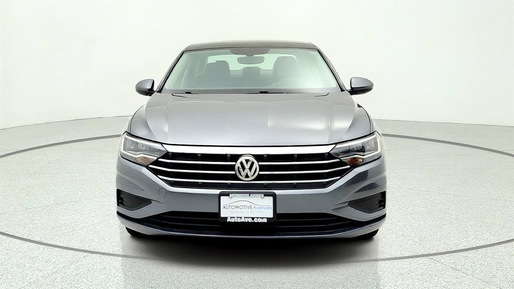 Used 2020 Volkswagen Jetta SE w/ SE Cold Weather Package FWD image 2