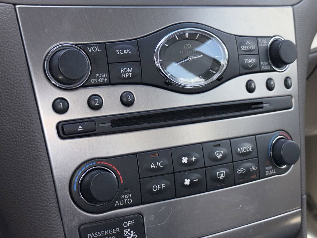 Used 2015 INFINITI Q40 w/ Moonroof Package image 8